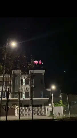 Kadang aku bertanya kepada malam kapan aku bisa menemuinya lagi.