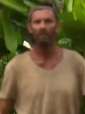 Pascal qui fait le show après avoir trouver le poignard en Thailande #kohlanta