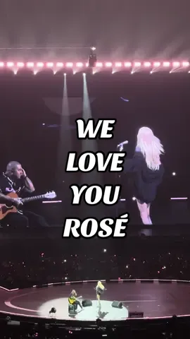 Eto ung moment na solo nya, and di kase ayos ung boses nya 😞. May part sya na di naabot ng boses nya ung song. So she repeatedly says sorry but di mo need gawin yon huhuhu. But she’s still manage to finish the song, grabe kahit malat malat boses nya 😍😍😍😍. Mahal ka namin kahit mawala wala pa ung boses mo. WE LOVE YOUU 😍🫶 #roseblackpink #deadlineworldtour #solo 
