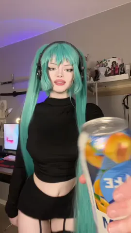 #hatsunemiku #mikucosplay 