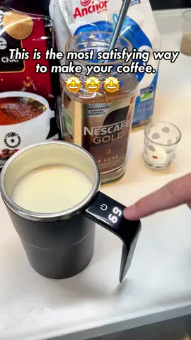 Self stirring cup?! 😳 Yes please!! 😍🙌🏽#coffee #coffeecup #selfstirring #selfstirringcoffeemug #MomsofTikTok 