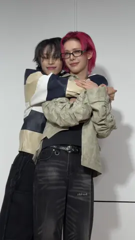 our familyyy #xlov #fansign #fyp #wumuti #hyun 