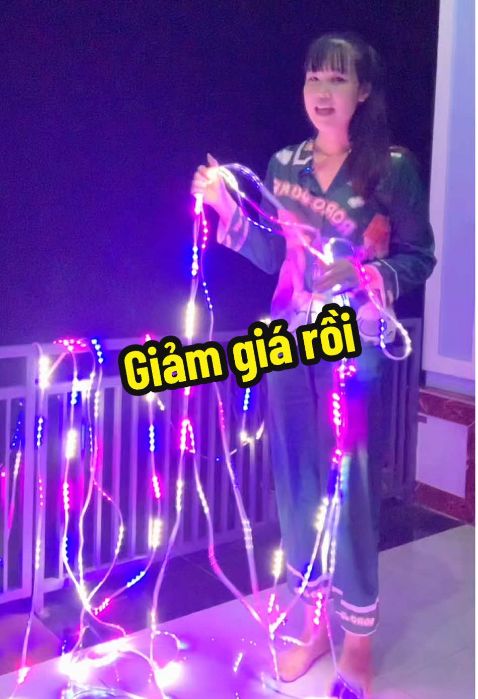 Dây đèn led nháy đuổi kèm nguồn vừa chống rò rỉ điện vừa chống nước #daydenled #dayledtrangtri #dayleddoimau #xuhuong 