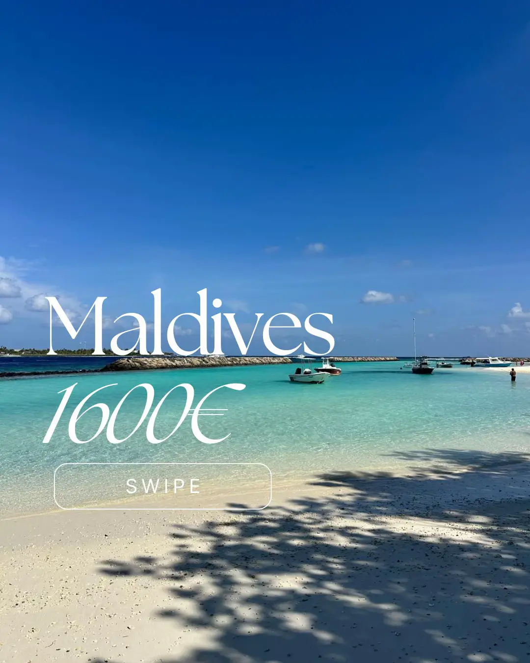 Retour sur notre voyage aux Maldives, version îles locales 🇲🇻 Ici, pas de resort de luxe, mais une immersion sur des îles où vivent les locaux. Le plus fou ? Les resorts sont parfois juste sur l’île d’en face… 👉 Même mer turquoise, mêmes excursions, même décor de rêve… mais en version petit budget. On a choisi Thulusdhoo et Dhiffushi, deux îles coup de cœur 🫶 et on rêve déjà d’y retourner. ☀️ Soleil 😴 Repos 🐢 Excursions Le combo parfait pour revenir en pleine forme. Notre budget : 1600€/personne ✈️ Vol : 740€/pers 🏠 Hôtels (9 nuits + petits-déj) : 350€/pers 🐢 Excursions : 117€/pers Le reste du budget a servi pour : 🍽️ Les restaurants du midi/soir 💆‍♀️ Massage 🛍️ Souvenirs 🚤 Speed boat 🚗 Parking à Paris… 👉 Tu veux organiser ton voyage aux Maldives sans exploser ton budget ? Contacte-moi en DM 💌 #maldives #maldiveslowbudget #maldivesonabudget #thulusdhoo #dhiffushi 