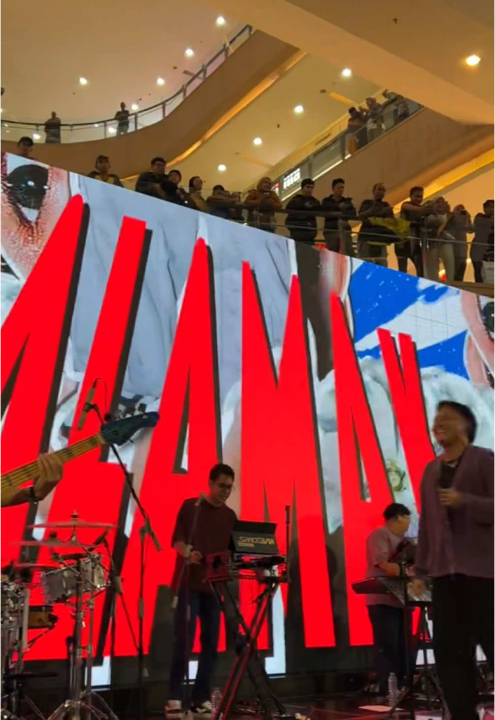 Kalauu adaaa??? Absennnn hayooo siapa yang datang malem ini🤩 @Rizky Febian  #GRANDMETROPOLITAN #SPOORTACULAR #RIZKYFEBIAN #bekasi #mallbekasi #bekasihits #alamak #rizkyfebian #9nyawa