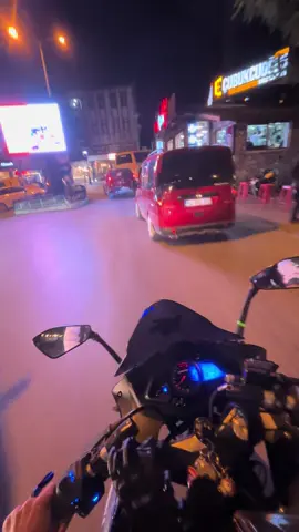 Kızlar benim motorum zaten yılan bana o yetiyor... #motorcycle #rs200 #fypシ゚ #keşfet #motovlog 