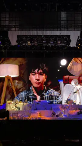 @HIEUTHUHAI ảnh rủ nguyên sân khấu MBillion suy theo rồi ảnh diễn 