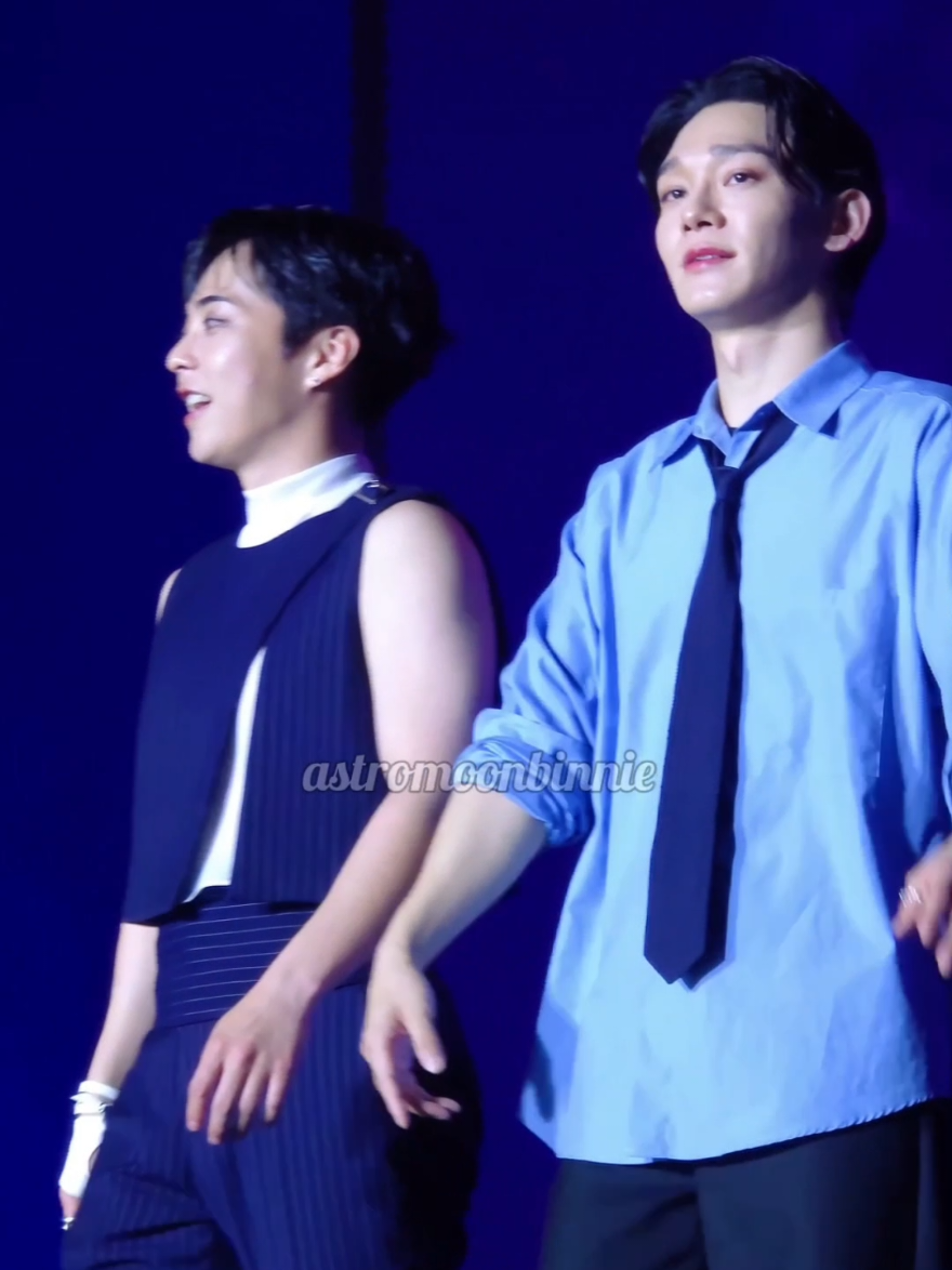 so handsome!!!😭🔥 #exo #weareoneEXO #chen #xiumin -ctto-