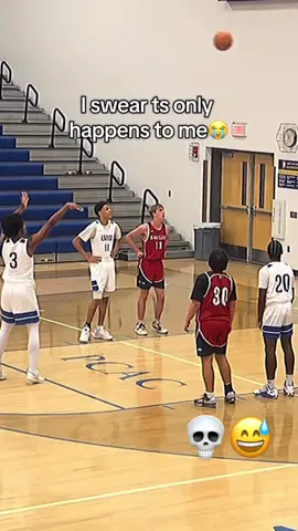 Ain’t never seen this before 👀🤷‍♂️  (Via: aj_dfrnt)  #basketball #basketballtiktok #freethrow #funny 