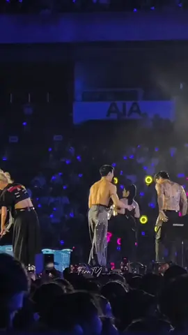 เอ็นดูพี่เจฟอ่ะ หนีไปก็ไม่รอด 🤣 มอบเลยแล้วกัน โถ่พี่เจฟ 55555555555 #BamBam #JeffSatur #Timethai #BamBamHOMETOWNConcertDay1