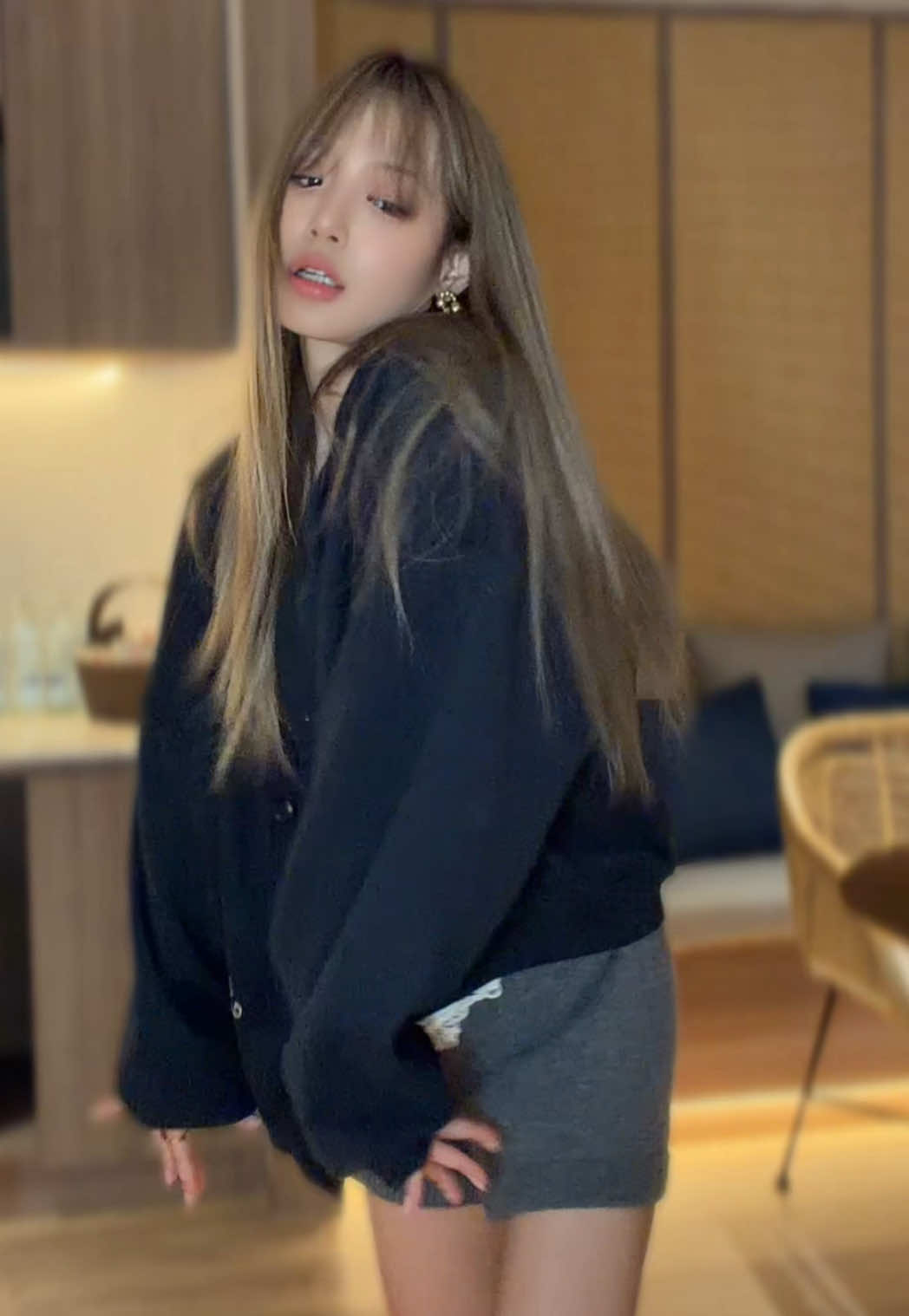 Who makes me dance🤨 #weekend #vibe #foryoupage #music #foryou 