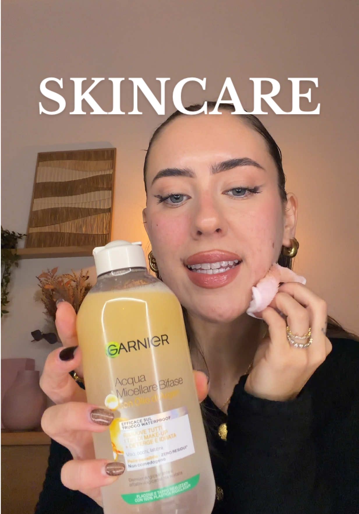 anche quando non ho voglia di struccarmi per fortuna c’è l’acqua micellare di @garnieritalia 🙌🏻 poi quella bifase all’olio d’argan strucca e idrata anche la pelle ✨ #Garnier #Skincare #adv #quelladigarnier #lorealitaliatribe