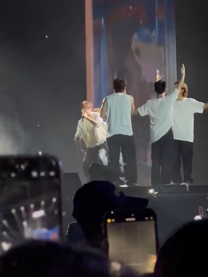 Bài cuối của KANG DANIEL tại sự kiện gs25 ở việt nam #kangdaniel #loco #gs25 #upsidedown #GS25MusicFestinVietNam