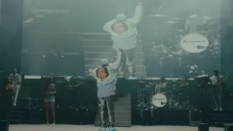 ATL!!! Thank you for the birthday love, State Farm three years in a row! But even as we celebrate, my heart is with home. Nigeria is going through too much… our people deserve peace. 🇳🇬🙏🏾 More life, more love, more change. #5iveAliveTour 