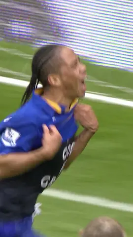 🤩 When Steven Pienaar made it 4-4 at Old Trafford! #everton #PremierLeague #football #goal 