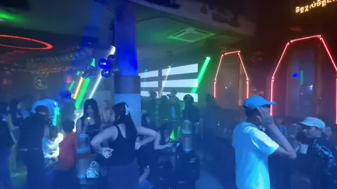 @Cham Crush3 Phnom Penh @ប្រាសាទ Phnom Penh @chamcrush1.est.2002 