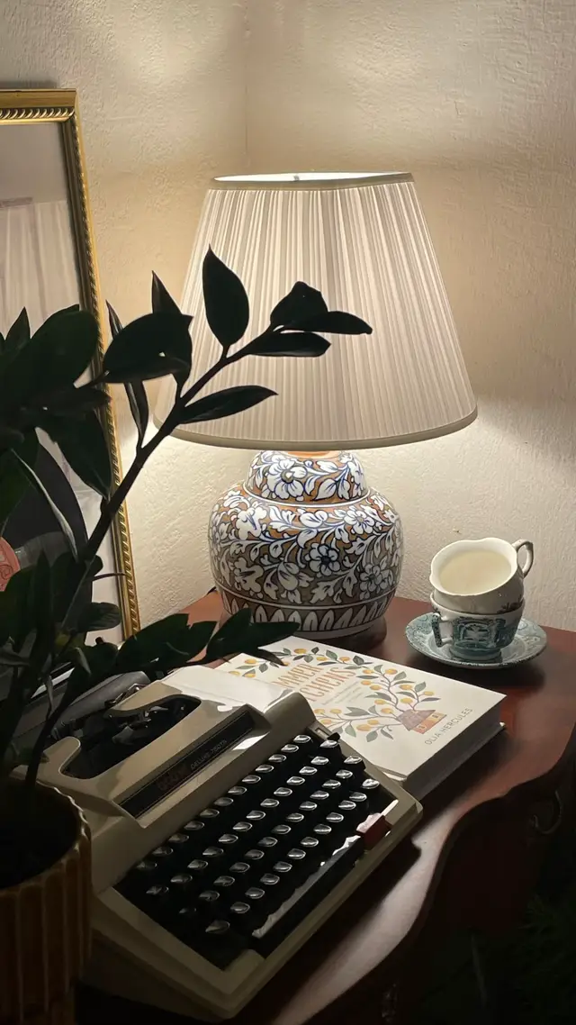 جوز بيكري في الخبر مكان جداً رايق وأنتيك. طلبت الفرنش توست وكان رهيب وموزون الحلاوة أنصح فيه كخيار تحلية  الأسعار تعتبر من متوسطة إلى مرتفعة، والمنيو متنوع بس وقت زيارتي اغلب المخبوزات كانت مخلّصة يمكن لأن الوقت كان متأخر وويكند بس بشكل عام تجربة حلوة واكرر التجربة اكيد 💯 @joe’s bakery   #اكسبلور #الخبر#بيكري_الخبر #explore #foryou 