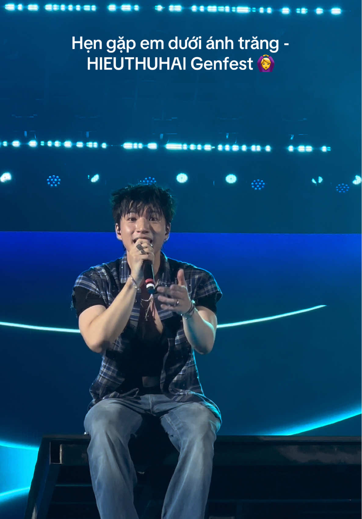 Eye contact xịn này thì ngủ sao được hả anh @HIEUTHUHAI #hieuthuhai #hengapemduoianhtrang #genfest2025 #CapCut 