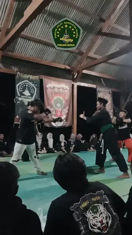 di atas lawan di bawah kawan salam seduluran🔱🐒🤝#fyp #pagarnusa86💚🔱 #ikspikerasakti_1980💙🐒#fyp #tiktokviral 