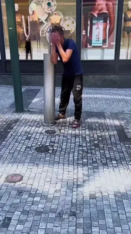 Suprising this Homeless Man with Food and a great picture 🥹#streetphotography#crying #sad #photography #poor 