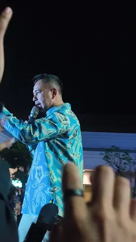 pulang dari palu auto tidur diluar ini karna bahas mantan🤣  #palu #raffiahmad #nagitaslavina #rafathar #kangenband 