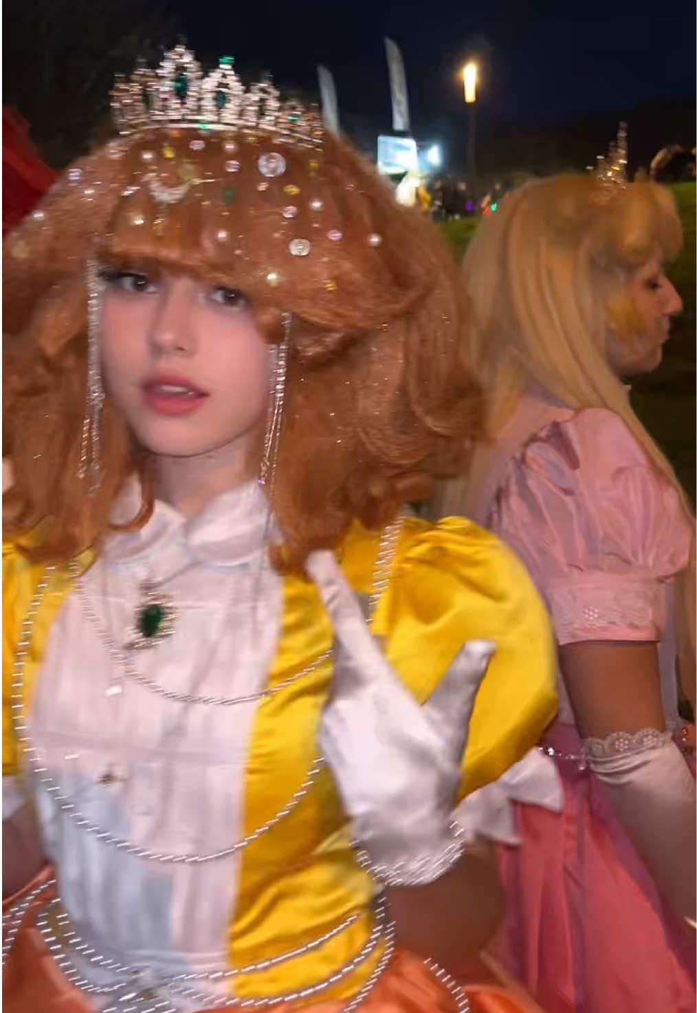 God ignore my side profile omg but video was too peak to not post arghhh - @☆•°. FR☆T♡ .°•☆ peach and @OllyJolly‼️ bowser ! #supermario #princesses #princessdaisy #princesspeach #bowser 