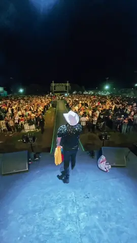 Ya fueron a ver el video de “El ausente” junto a @pastorlopezjroficial #SinPlataTour #andresfranco #MúsicaAgropecuaria #LoQueSeViene 