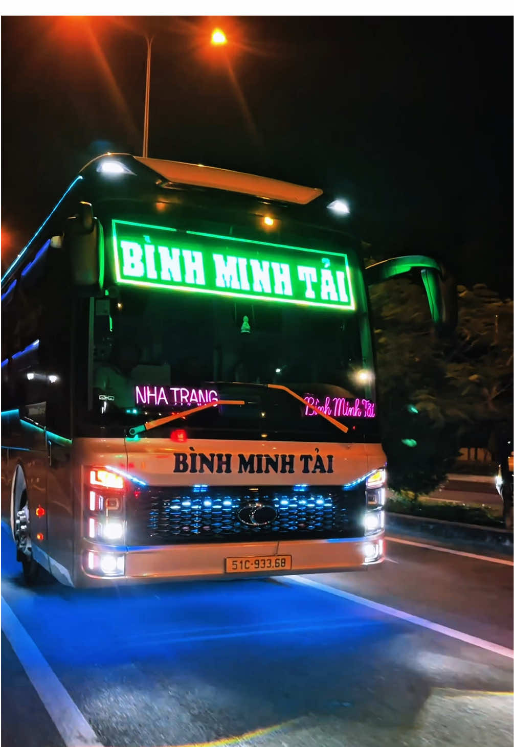 Anh thích mập mờ nên anh dán full đen 🤣 Nha Trang cuối tuần nè mấy ní #xuhuong #xekhachvietnam🇻🇳 #thaco #binhminhtai🇻🇳 #nghetaixe 