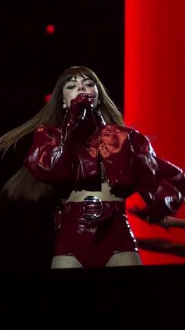 QUESTO MOMENTO DEL TOUR!!! Nuda sarai sempre una grandissima bop. #annalisa #maiosonofuoco #concerti #tour #perteeee 