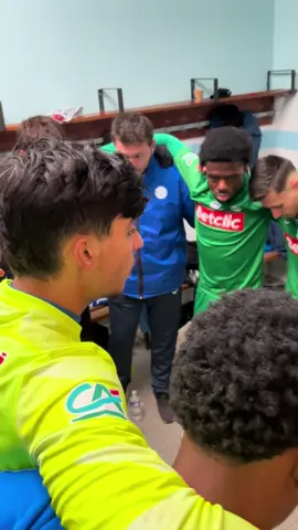 Magnifique la motivation de ce groupe… 🥹 #joueurs #vestiaires #footamateur #gambardella #equipe 