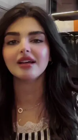 وجهك مزيج من الفرح وش عاد عقب الابتسام 