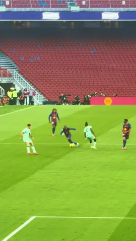 El mejor del mundo digan lo que digan #LamineYamal #fcb #fyp #CampNou 