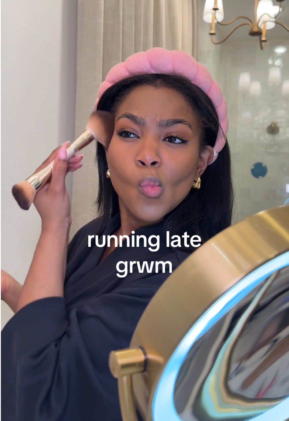 GRWM running late edition💃🏽🦃  #grwm #grwmmakeup #grwmroutine #friendsgiving #getreadywithme 