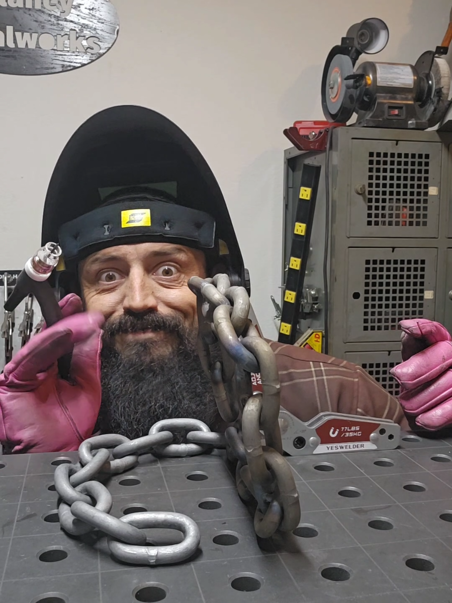 Decided to make this chain picture frame a horizontal one, lefts finish TIG welding this bad boy up #weld #metalart #homedecor #metalartist #welding @YesWelder 