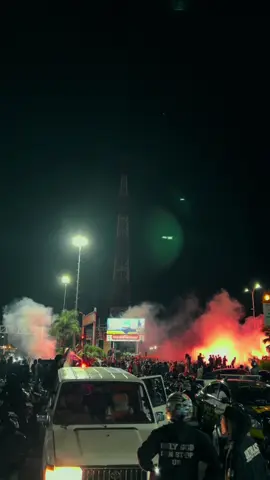 Tutup mata tutup telinga arema selamanya 😋 #arema #aremania #aremafc #arekmalang 