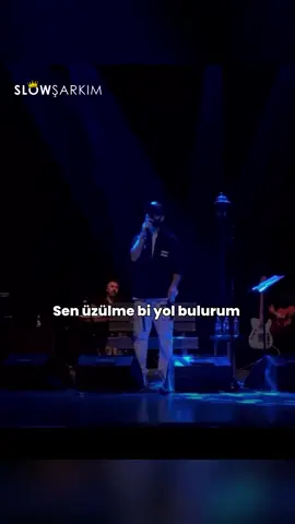 Sen gülümse bi yol bulurum..