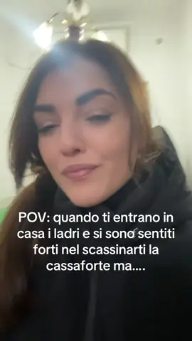 Ovviamente la cassaforte era pure vuota dato che non avevamo nulla dentro.. anzi che non ci hanno lasciato loro €10