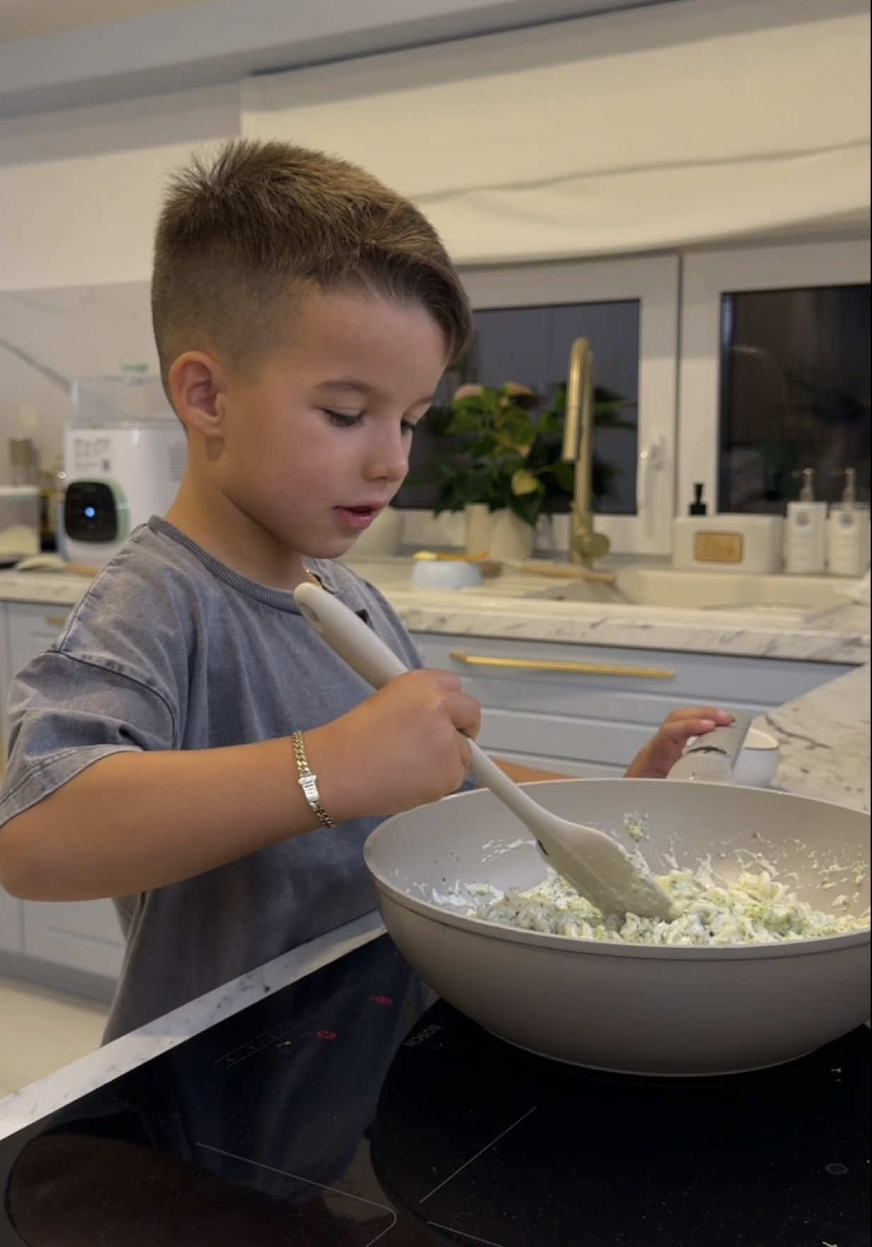 Milan gătește rețeta lui preferată: pastele cu broccoli. Iar pentru ca a fost mare interes pentru ea, aici aveți toți pașii 🧑🏻‍🍳💚💚💚