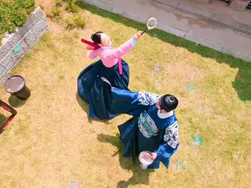 essa cena deles soltando bolhas de sabão ficou tão linda 😭 |  #moonriver #kangtaeoh #kimsejeong #kdramas #edit 