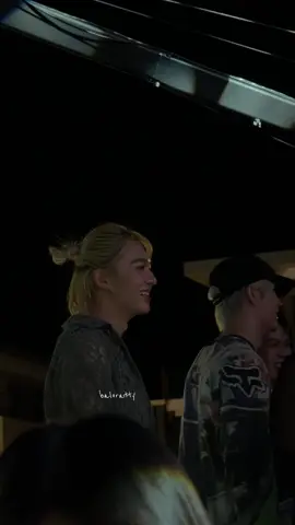 คนที่สวยที่สุดในคอนวันนี้ ร้องเพลงบนเวทีเสร็จ ลงเวทีมาได้ยืนฟังเพลงกับแฟนต่อ #beachboysconcert2025 #zeenunew #ซีนุนิว #beachboys2025xnunew #NuNew 