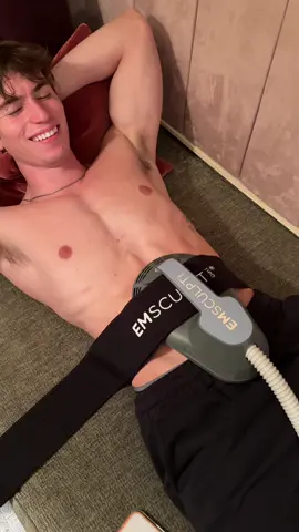20,000 sit-ups in 30 minutes… without doing a single crunch 🔥 Emsculpt Neo = muscle building + fat reduction in one session. @Joel Erdmann 