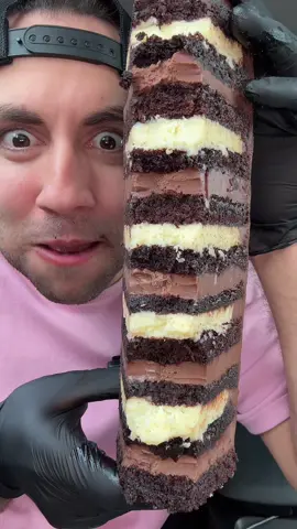 150 lei este o astfel de felie de BRUCE la noi. Aprox 900-1000 gr.  Si, ce fruct rosu sa băgăm in Bruce? #emsweets 