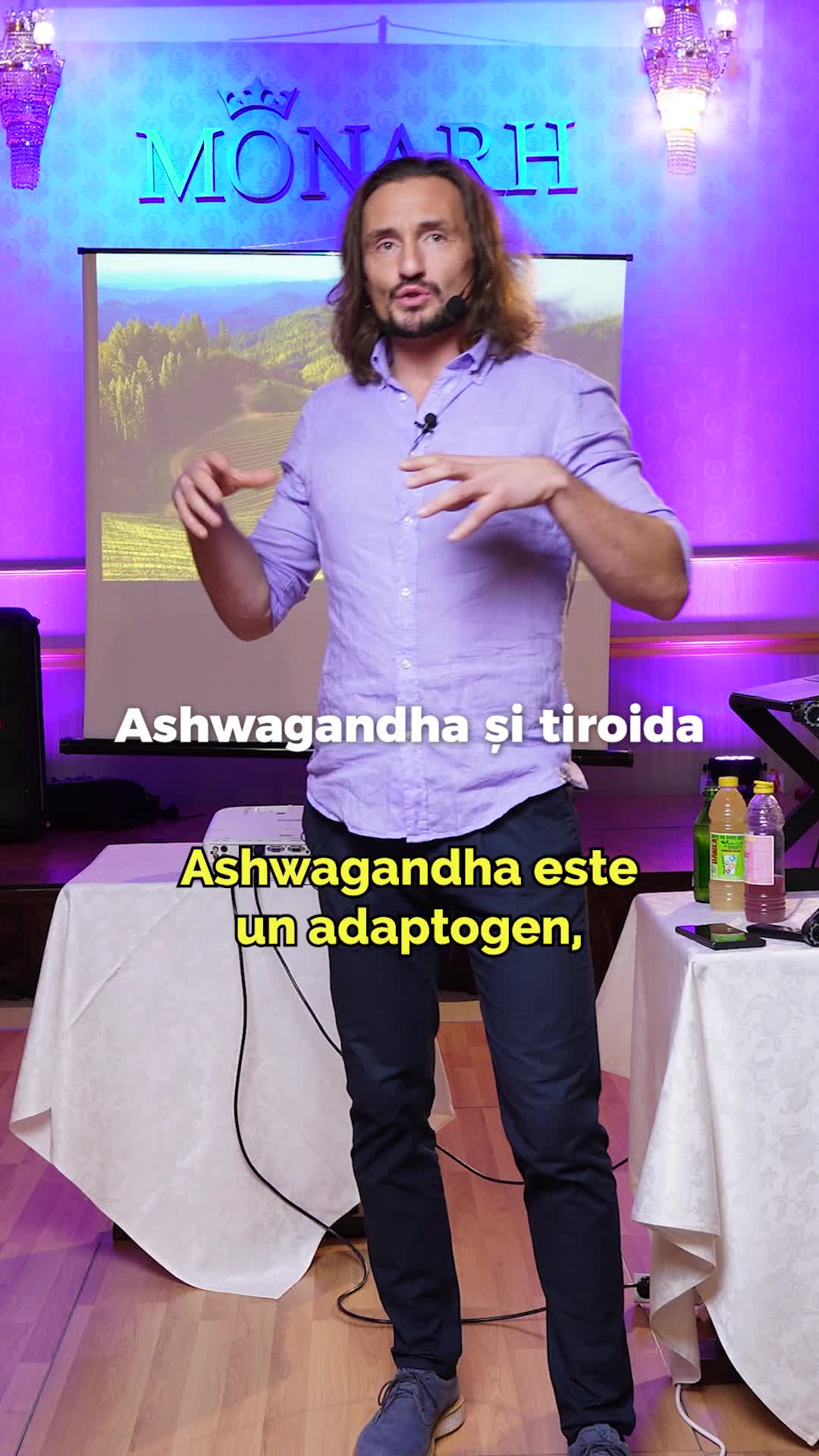Ashwagandha este un adaptogen, adică o plantă care reduce cortizolul și ajută corpul să gestioneze stresul. Sună perfect… însă nu pentru orice situație. Dar atenție! În hipertiroidism, mulți oameni sunt deja cu energie scăzută, corpul este suprasolicitat, iar nivelul energetic e dezechilibrat. În acest context, ashwagandha poate să scadă și mai mult cortizolul, exact când ai nevoie de el ca să funcționezi. De aceea, uneori poate să pară că nu ajută, ba chiar îți poate reduce energia. Ce te ajută cu adevărat să-ți crești energia? Stresul cronic, inflamația intestinală și deficitele nutriționale sunt factori majori care afectează tiroida, energia și imunitatea. ✔️ Postul intermitent – ajută digestia, reduce inflamația și sprijină vindecarea intestinului. Iar intestinul inflamat poate declanșa autoimunitate, inclusiv tiroidiană. ✔️ Vitamina D – fără ea, intestinul NU se repară. Nivelul optim de vitamina D este esențial pentru imunitate, energie și reglarea autoimunității. ✔️ Microbiom echilibrat – flora intestinală sănătoasă = energie mai bună, imunitate mai stabilă, tiroidă mai echilibrată. Sfaturile mele: Ia vitamina D. Ține post intermitent. Repară-ți microbiomul. Așa îți crești nivelul energetic! 🌿 Și cu ashwagandha cum rămâne? E pentru perioadele cu stres intens și agitație, când chiar ai nevoie să cobori nivelul de cortizol. Și, ca orice supliment adaptogen, nu pe termen lung, ci în funcție de nevoi. Cât de mult contează pentru tine să previi, înainte să fie prea târziu? Pornesc într-un turneu național ISPM dedicat sănătății, prevenției și medicinei integrative! 👉 Accesează: doctorcezar.ro/evenimente pentru detalii despre orașe, locații și bilete. . . . #DoctorCezar #DrCezar #Ashwagandha #VitaminaD #Microbiom #PostIntermitent #GlandaTiroida #Preventie #StilDeViata #IatiSanatateaInPropriileMaini #foryou #fyp