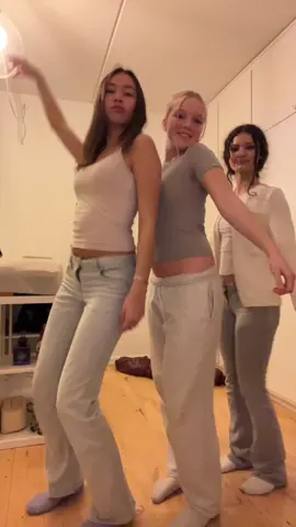 Reunited!!! @𝐕𝐚𝐥𝐞𝐧𝐭𝐢𝐧𝐚🎀 @celina._.kaastrup @sofia vesti @user35821457645 @Zara🩷 