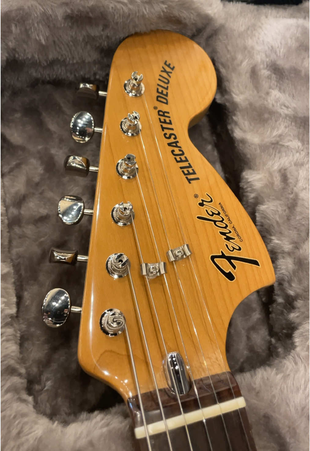 @Fender dialed this Tele to the exact feel Kingfish calls home. 🏠 Available in-store & online at GearTree.com (link in bio!) The Kingfish Delta Day Telecaster Deluxe in Daphne Blue pairs an alder body and roasted maple “V” neck with a slab rosewood board and a 12″ radius that bends like a dream. Dual Kingfish humbuckers serve up thick, expressive blues tone; gritty when you push, sweet when you lay back. The Adjusto-Matic bridge and anchored tailpiece add sustain and weight, giving every note room to sing. It’s a modern blues machine with vintage soul, built for players who speak with their hands. #FirehouseGuitars #FenderTelecaster #KingfishTele #BluesGuitar #HumbuckerTone