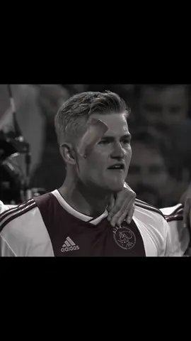 إلي ولأبـداعي  عمي 👆🏿🔥||منو يعرف اللاعب؟  .  #deligt #bayern #milan #deligt #bayern 