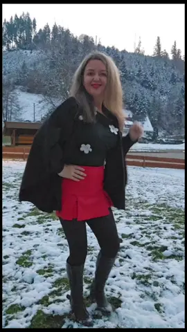 Snow Day❗️❄️🤍 🎧🔥 Îmi place muzica hip-hop❗️❤️ Are vibe-ul ăla mișto care mă ridică instant și îmi dă super energie❗️💪💥 Tu ce gen de muzică asculți⁉️ 🤔 Scrie-mi în comentarii❗️✍️ #hiphopvibes #goodenergy  #goodvibe #viralvideos #foruyou 