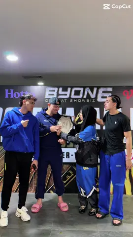 Alhamdulillah ya Rab !  1W 1D 1L 🫶🏻🤍 proud of each one of you , jom kita balik makan banyak benda nk settlekan lepas byon ni 🙂‍↔️ Malaysia leading 5-4 yeayy 🇲🇾