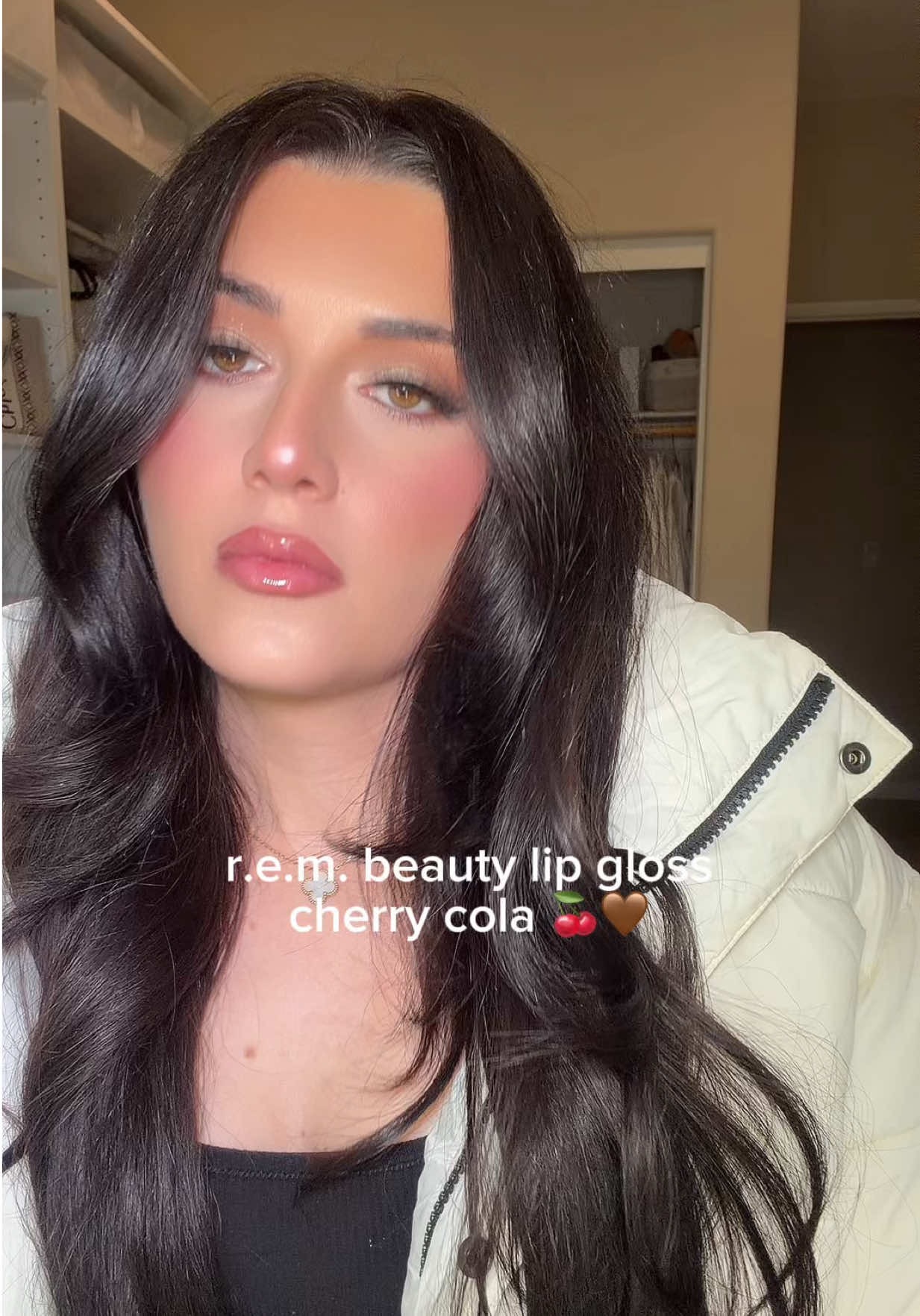 One of my favorite shades 🤎@r.e.m. beauty #rembeauty #rembeautybyarianagrande #rembeautyreview #lipgloss #cherrycola 