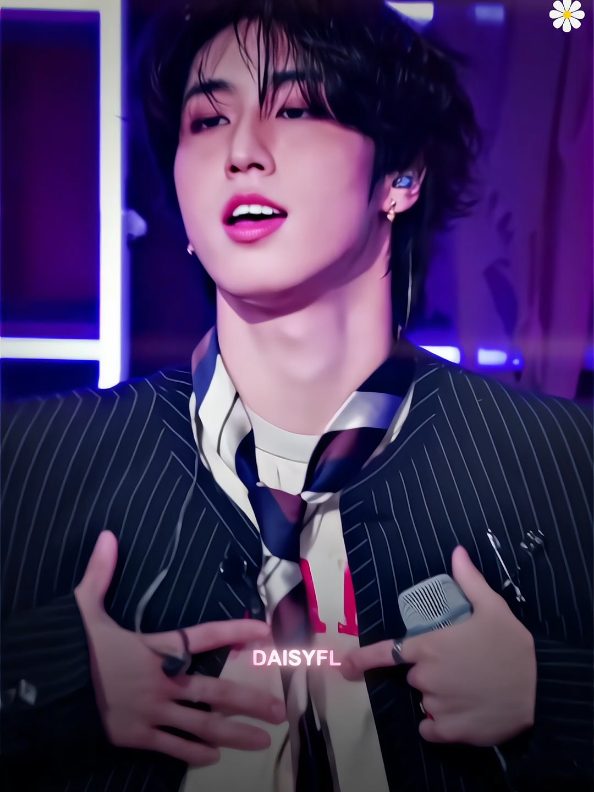 #HANJISUNG : I wanna grab his tie (2/8) #jisungedit #hanjisungedit #hanedit #hanstraykids 